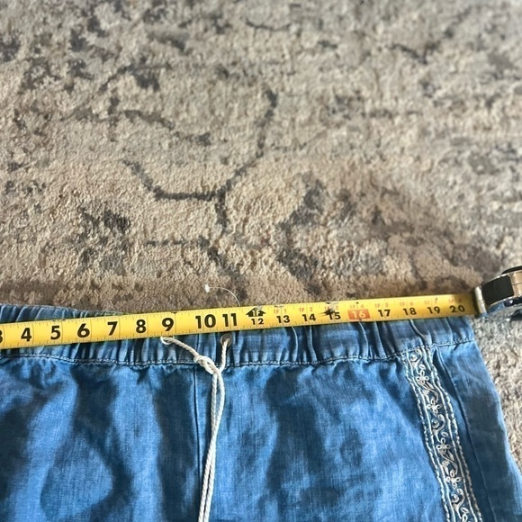 Women’s Loft pull on denim shorts - Picture 5 of 5